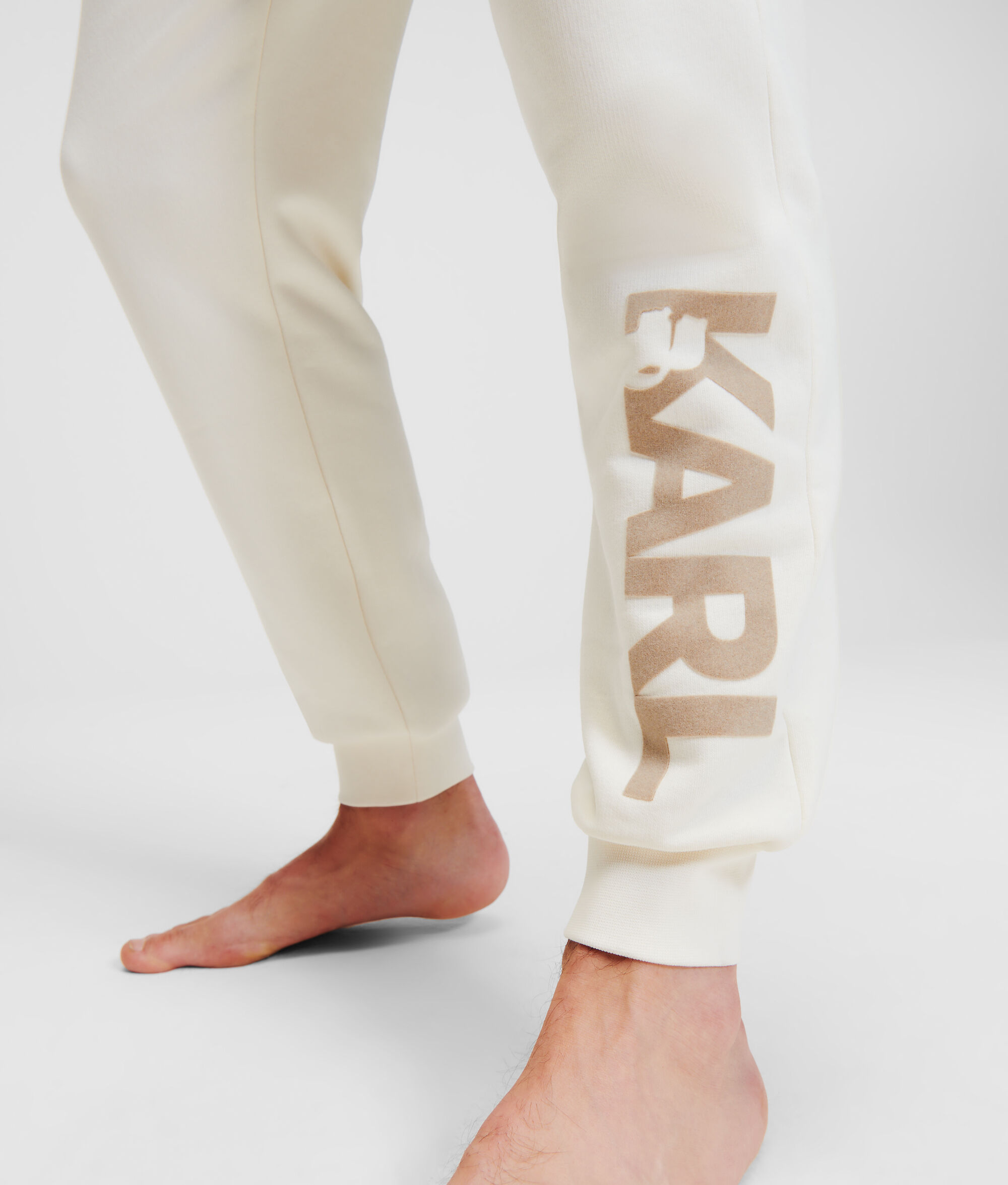 (image for) High-Quality FLOCK KARL LOGO SWEATPANTS